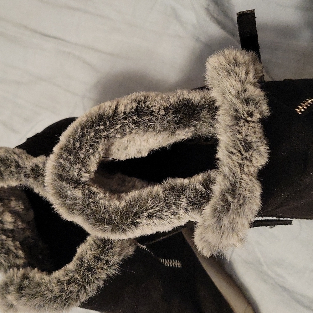 EUC Soda Black suede,  faux fur zip up wedges, size 10 - Picture 2 of 6